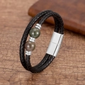 Détail du bracelet en cuir tressé avec perles en pierre et fermoir magnétique argenté - Style Pierre Verte Argentée