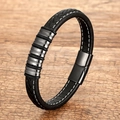 Geflochtenes schwarzes Lederarmband mit Edelstahlringen und Magnetverschluss auf Holz - Glänzende Schwarze Metallringe (SL-117-3)