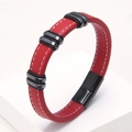 Detalle de pulsera de cuero rojo con cierre magnético negro y anillos decorativos - Rojo-2