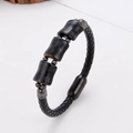 Detailansicht von Lederarmband mit Tigeraugen-Perlen und Magnetverschluss - Tonnenperlen-Tigerauge - Matt-schwarzer Magnetverschluss (Stil-8)