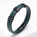 Detalle de pulsera de cuero trenzado verde oscuro con costuras blancas y cierre metálico - Verde-2