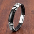 Détail d'un bracelet pour homme en cuir noir avec surpiqûres blanches et fermoir métal - Pierre Noire - Cuir Noir (Argent-1)