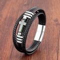 Détail d'un bracelet en cuir multicouche avec croix turquoise et fermoir magnétique - Fermoir Argenté-Croix Sarcelle