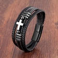 Vue détaillée du bracelet en cuir multicouche avec croix argentée et fermoir magnétique - Fermoir Noir-Croix Argentée