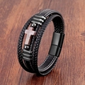 Détail du bracelet multi-rangs en cuir noir tressé avec croix en pierre et fermoir aimanté - Fermoir Noir-Croix Fauve
