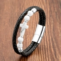 Minimalistisches schwarzes Lederarmband mit Marmorperlen und silbernem Magnetverschluss - Weiße Marmorperlen Mit Weißem Kreuz