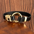 Modisches Lederarmband in Schwarz mit goldenem Buchstaben M und weißen Kristallen - M-Stil