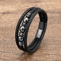 Détail d'un bracelet multicouche en cuir tressé noir avec perles en métal gris - Noir