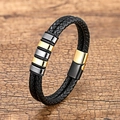Détail d'un bracelet en cuir tressé double épaisseur pour homme avec fermoir magnétique - Noir & Or