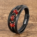 Dettaglio di un bracciale multistrato in pelle nera con perle rosse e chiusura magnetica - Stile Agata Rossa (Style-4)