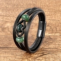 Détail du bracelet multicouche en cuir noir avec perles vertes et fermoir magnétique noir - Style Pierre Verte Mixte (Style-8)