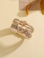 Dettaglio bracciale bohémien multistrato con cuore di cristallo e chiusura magnetica - Kaki