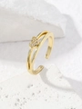 Verstellbarer goldener Doppel-Ring mit Herz und Zirkonia auf weißem Steinhintergrund - Doppelreihiges Herz-Design (Stil 10)