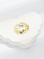 Detailansicht des 2 cm Innendurchmessers eines goldenen Schmetterlingsrings mit Zirkonia - Buntes Blatt