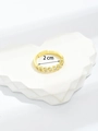 Detailansicht eines verstellbaren goldenen Sternrings mit Zirkonia und 2 cm Durchmesser - Mehrfachstern