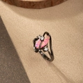 Elegante anello a forma di S placcato in oro nero con opale rosa marquise e zirconi - US 7 / Rosa (Oro Nero)