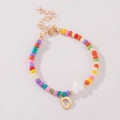 Kleurrijke kralenarmband met wit schelphart en goudkleurige letter D hanger voor dames - Letter D Stijl (B2504240890)