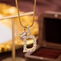 Elegante goldene Halskette mit Buchstabe D Anhänger und funkelnden Zirkonia - Buchstabe D