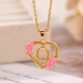 Collana dorata a forma di cuore con lettera O e rose in smalto rosa con finitura lucida - Lettera O / Oro