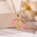 Collana a cuore dorata con fiori in smalto rosa e ciondolo con lettera D - Lettera D / Oro