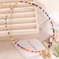 Collana artigianale di perline colorate con pendente lettera M dorata per uno stile boho - Lettera M