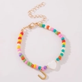 Kleurrijke kralenarmband met wit hartje en goudkleurige letter U hanger bedel - Letter U Stijl (B2504240890)