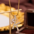 Elegante goldene Schlangenkette mit einem mit Zirkonia besetzten Buchstaben-K-Anhänger - Buchstabe K