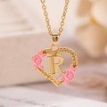 Collana a cuore dorata con fiori in smalto rosa e ciondolo lettera R da donna - Lettera R / Oro