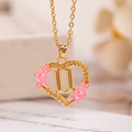 Collana a cuore dorata con lettera U e fiori in smalto rosa su catena sottile - Lettera U / Oro