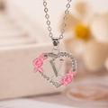 Collana con ciondolo a cuore argento fiori smaltati rosa e iniziale V dettaglio - Lettera V / Argento