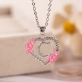 Collana a cuore con lettera C e fiori in smalto rosa con finitura argento - Lettera C / Argento