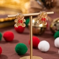 Orecchini a perno a forma di omino di pan di zenzero con glitter dorati e fiocco rosso - Omino di Pan di Zenzero con Paillettes