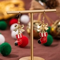 Orecchini a calza di Natale con fiocco dorato e smalto rosso su un espositore - Calza di Natale con Fiocco