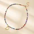 Collier de perles colorées avec pendentif lettre D dorée et fermoir ajustable - Style Lettre D (D)