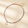 Collier en perles arc-en-ciel avec pendentif lettre G doré et strass étincelant - Style Lettre G (G)
