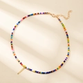 Collier artisanal en perles colorées avec pendentif cylindre doré et fermoir ajustable - Style Lettre I (I)