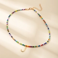 Collier de perles colorées avec pendentif lettre J dorée et chaîne de rallonge - Style Lettre J (J)
