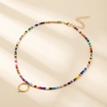 Collier en perles colorées avec pendentif anneau doré et fermoir réglable pour femme - Style Lettre Q (Q)