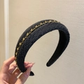 Eleganter Tweed-Haarreif mit goldener Kette verziert für ein stilvolles Haar-Accessoire - Schwarz