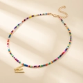 Collier de perles colorées avec pendentif lettre W doré et fermoir mousqueton réglable - Style Lettre W (W)
