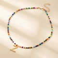 Collier en perles colorées avec pendentif lettre Z doré et détail en cristal - Style Lettre Z (Z)