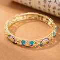 Bracciale dorato traforato con ciondoli arcobaleno e stelle, stile etnico cloisonné - Nuvola Arcobaleno - Oro