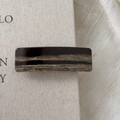 Details von Haarspange aus Acetat mit Schildpattmuster und goldenem France Handmade Logo - Marmorbraun