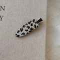 Fermaglio per capelli leopardato con trama in tessuto pregiato su sfondo elegante - Leopardo Chiaro (Stile A)