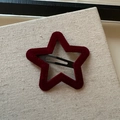 Pasador de estrella en terciopelo granate con textura elegante y clip BB coreano - Estrella Roja