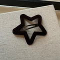 Elegante pinza de estrella en terciopelo negro con costuras y cierre de metal - Estilo Estrella Café