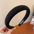 Diadema gruesa de esponja negra con tela texturizada y etiqueta hecha a mano - Negro