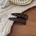 Set di due eleganti fermagli per capelli con stampa leopardata e pelle marrone opaca - Coppia Caffè Scuro