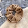 Coletero beige elegante de doble capa con lunares para coleta con textura de tela suave - Marrón