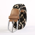 Dettaglio della cintura intrecciata multicolore con fibbia argento e inserti in pelle - Nero + Beige + Caffè